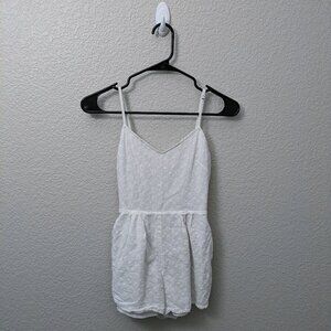 White eyelet open back romper with pockets - Size XS
